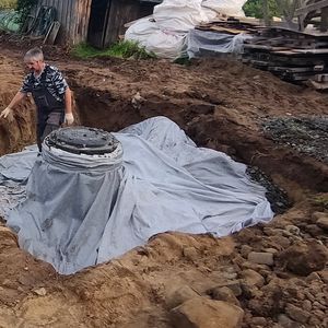 ГОРИЗОНТ-8 МИДИ в Бесовце. Установка станции биоочистки на участке со скальным грунтом.